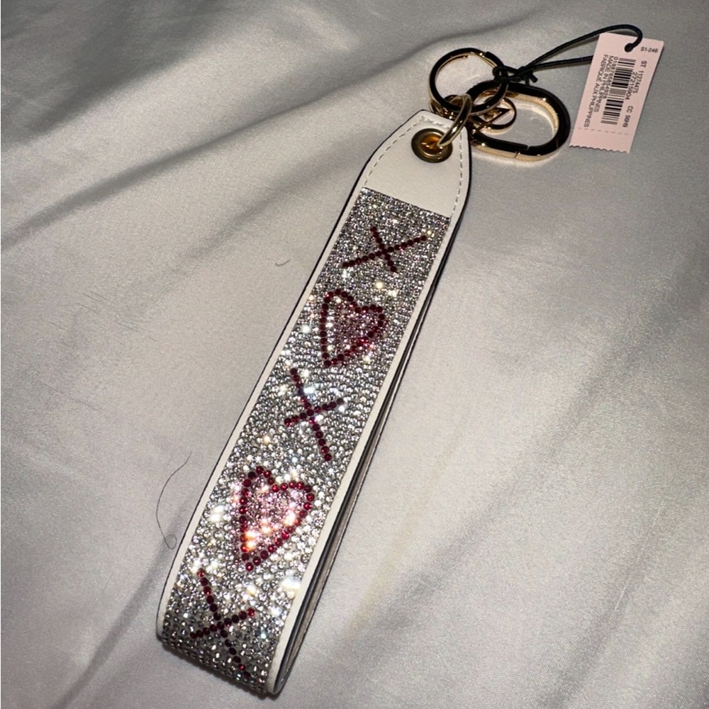 Crystal Embellished Keychain with Heart and X Designxoxox 💕😊